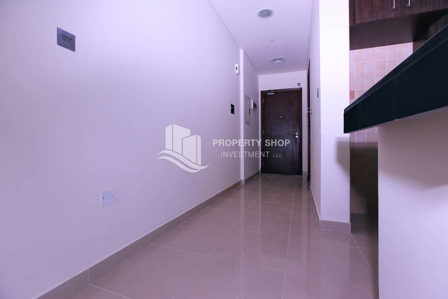 8 studio-apartment-abu-dhabi-al-reem-island-city-of-lights-hydra-avenue-foyer. JPG