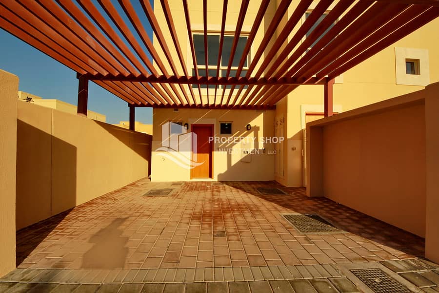 11 4-bedroom-townhouse-abu-dhabi-al-dar-al-raha-gardens-garage. JPG