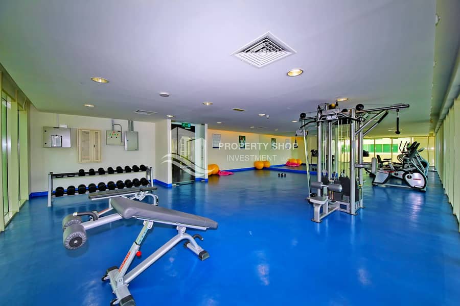 7 abu-dhabi-al-reem-island-marina-square-community-gym. JPG