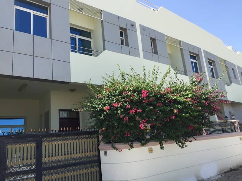 Spacious 4 bhk villa with maids room all facilities