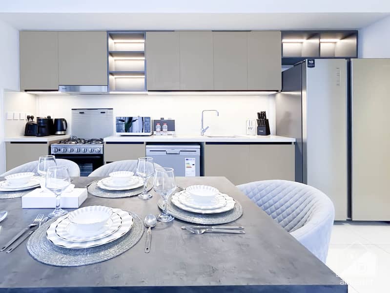 15 BCrown - 1308-Kitchen-4. jpg