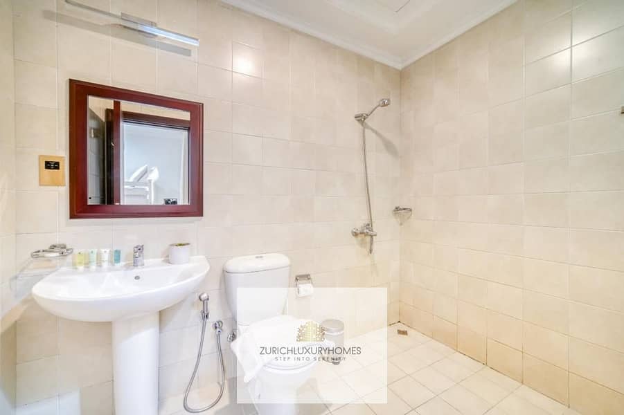 Sea view Elegant 5BR+M Villa w/ Private Pool and Beach - Image 25