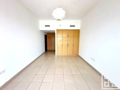 Vacant I Closed Kitchen I High Floor