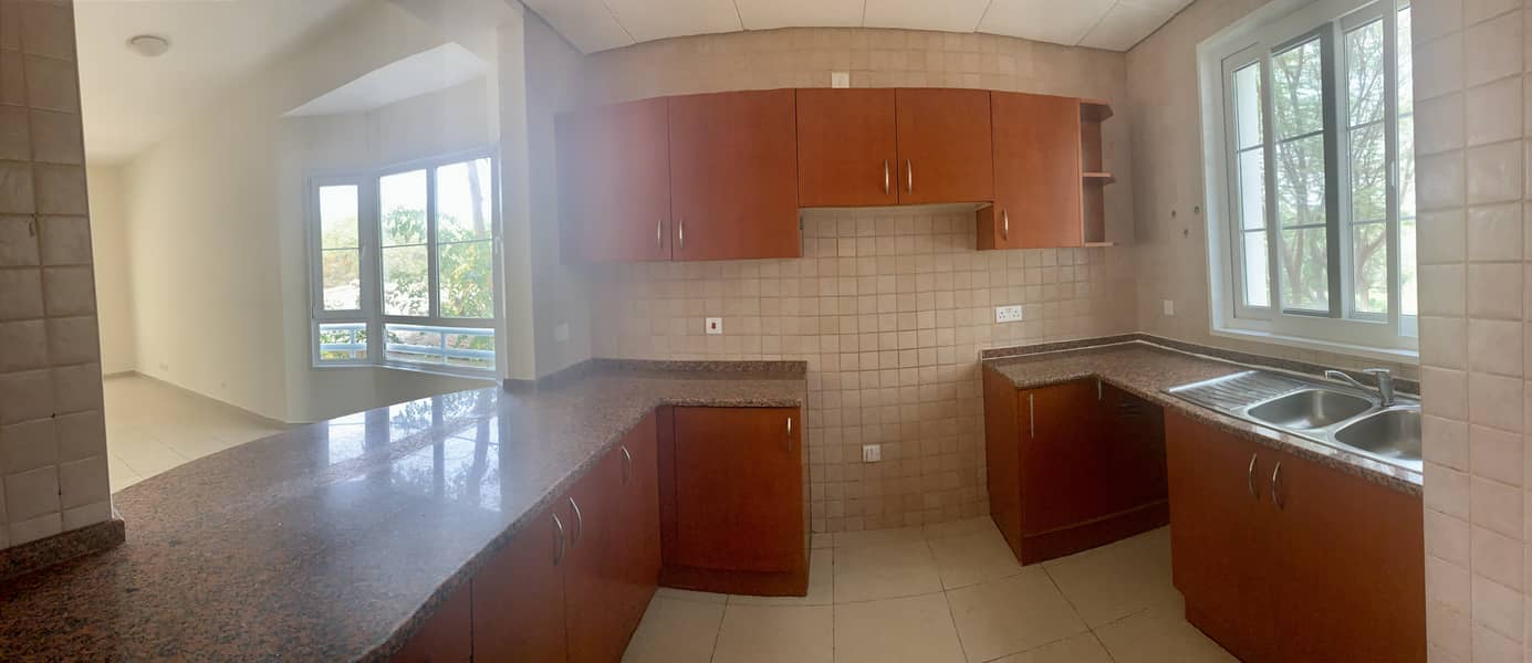 12 2 kitchen. jpg