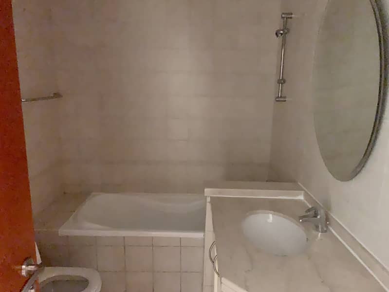 19 11 bathroom. jpg