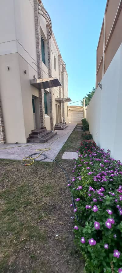 5 Bedroom Villa for Rent in Umm Suqeim, Dubai - Independent 5 Br villa with private garden in Umm Suqeim 2