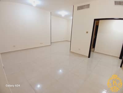 Excellent 2bhk apartment 60k 4payment central ac chiller free with balcony