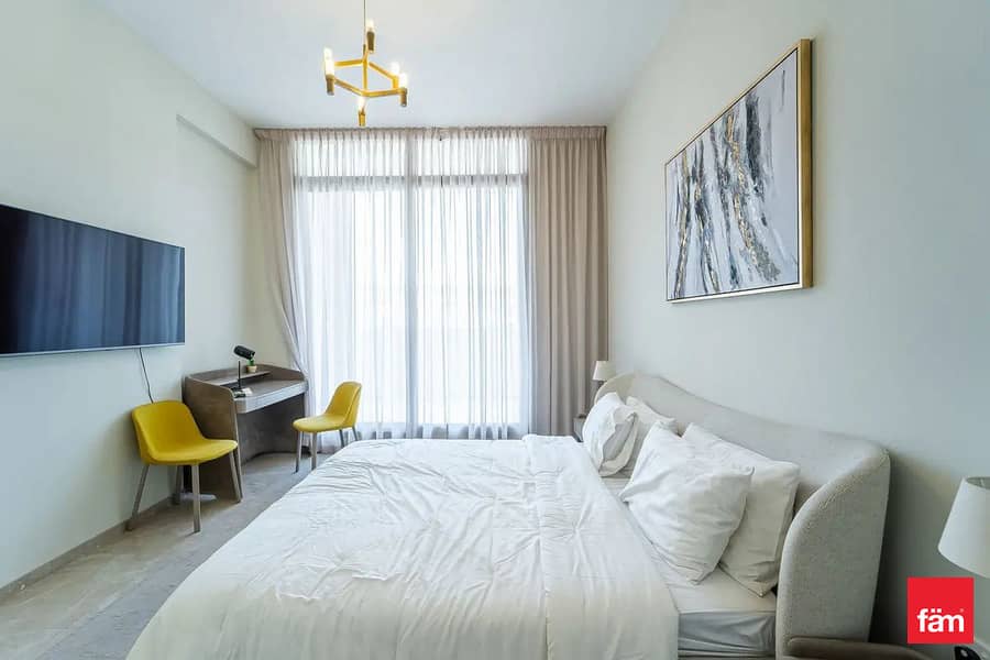 Spacious I Near Metro I Pool View Spacious I Near Metro I Pool View