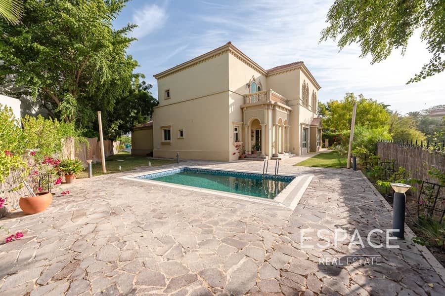 New to Market | Beautiful Entertainment Foyer New to Market | Beautiful Entertainment Foyer