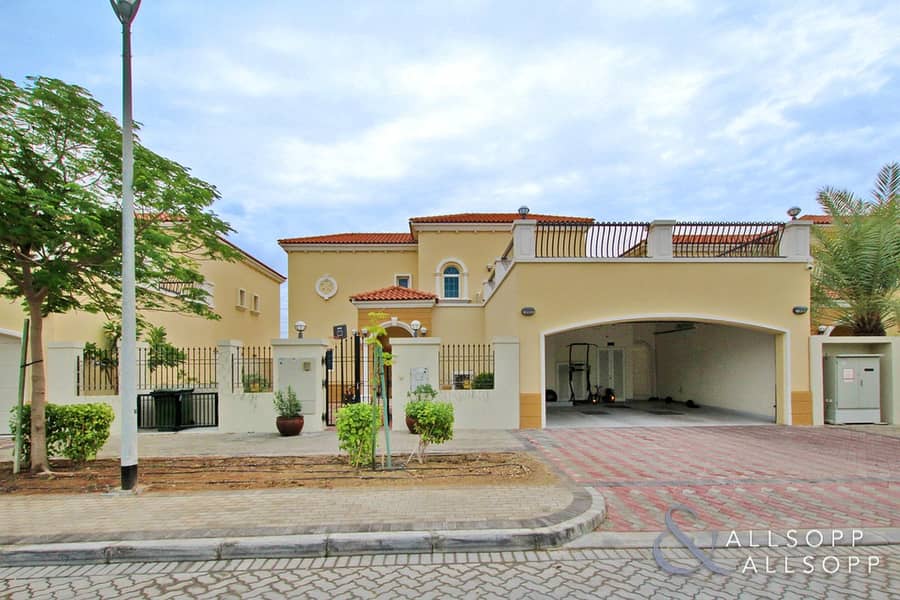 4 Bed | Upgraded | Overlooking The Park