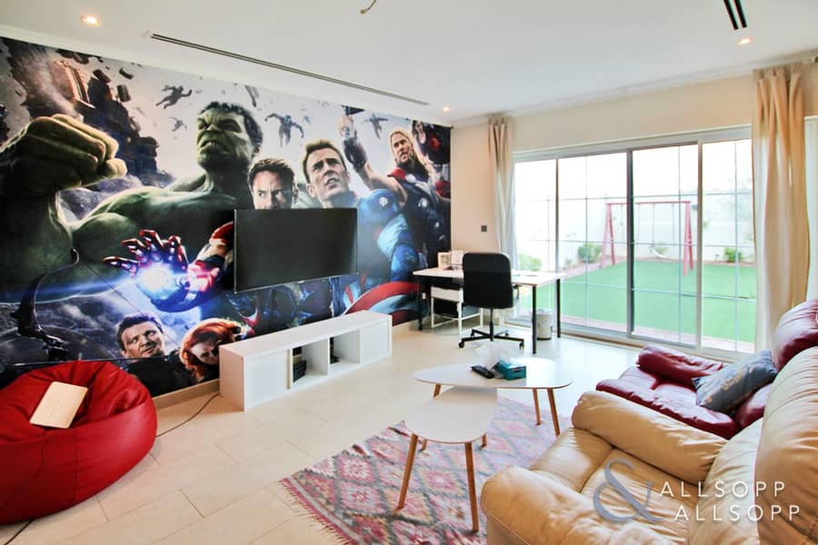 4 4 Bed | Upgraded | Overlooking The Park