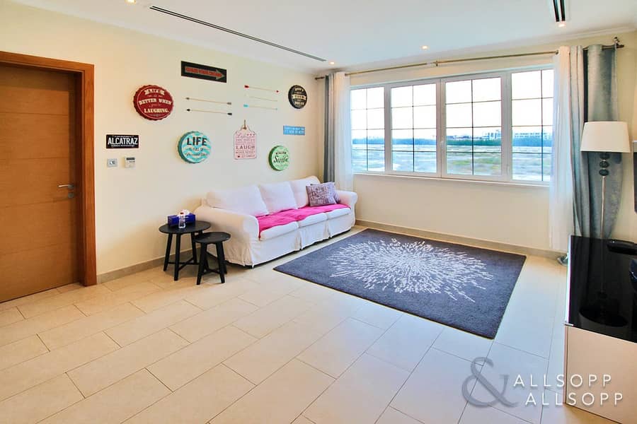 5 4 Bed | Upgraded | Overlooking The Park