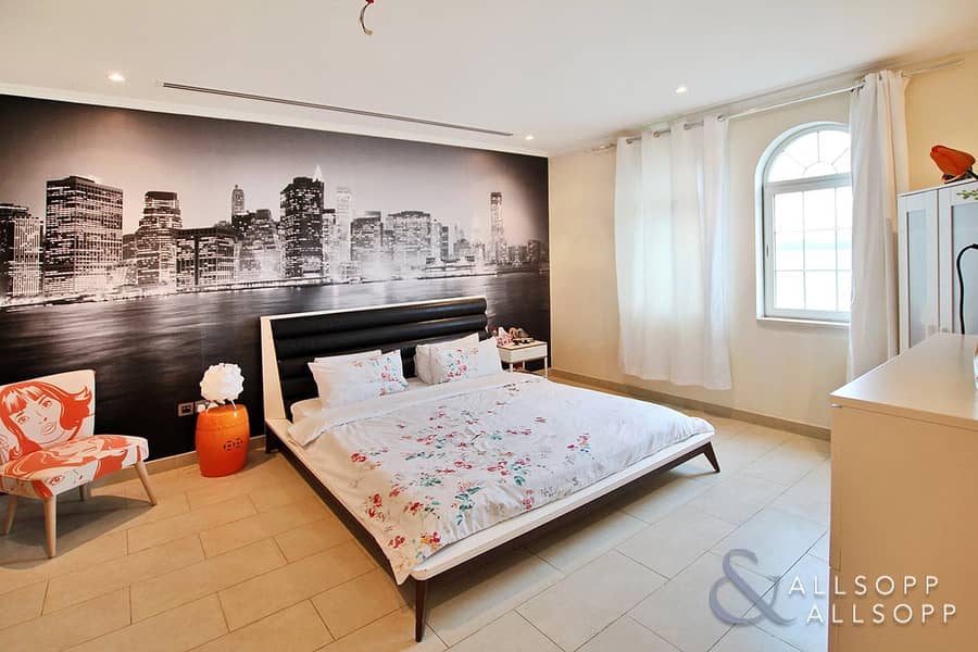8 4 Bed | Upgraded | Overlooking The Park