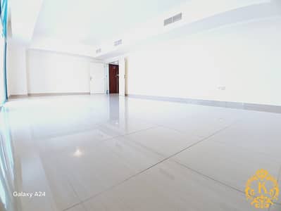 Excellent 4bhk Villa apartment 120k 2payment central ac chiller free with maid room+store room+small front yard +balconys