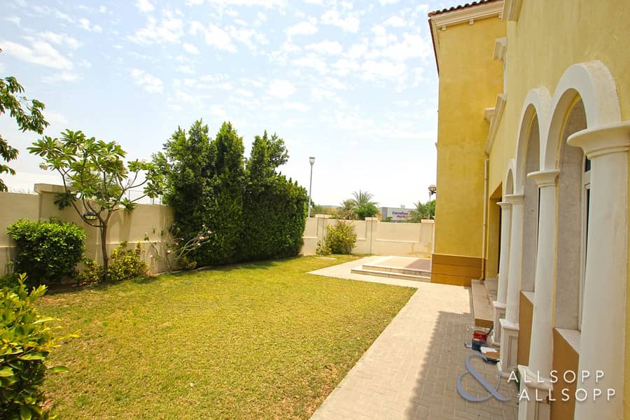 PRICE DROP | Corner Unit | Available Now PRICE DROP | Corner Unit | Available Now