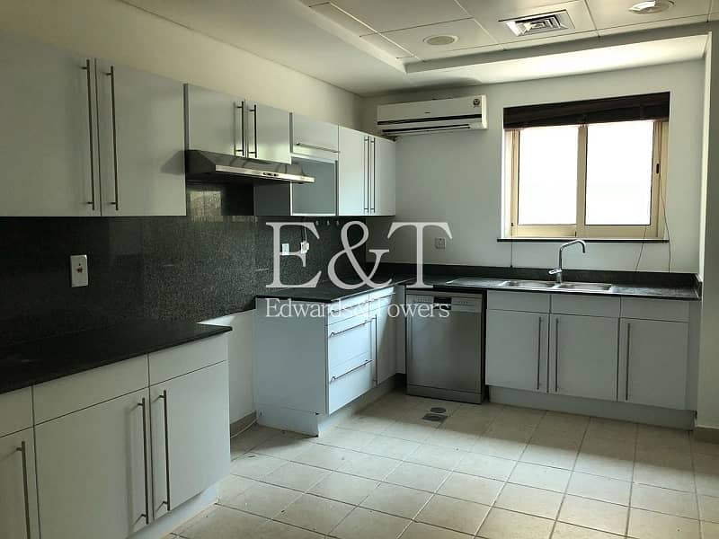 9 Upgraded to 5 BR Entertainment Foyer
