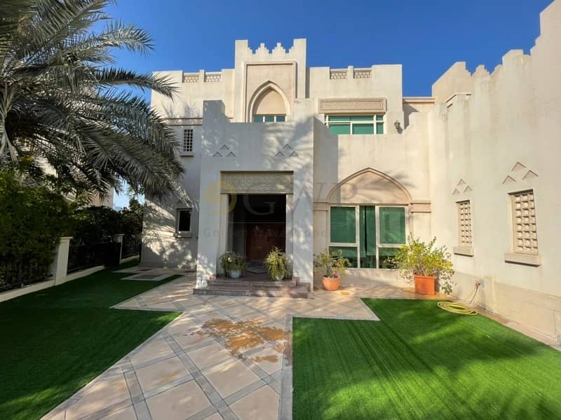 Entertainment Foyer|Lake View|4 Bed|Well Maintained Entertainment Foyer|Lake View|4 Bed|Well Maintained