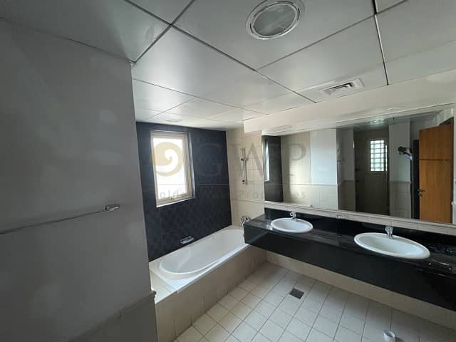 11 Entertainment Foyer|Lake View|4 Bed|Well Maintained