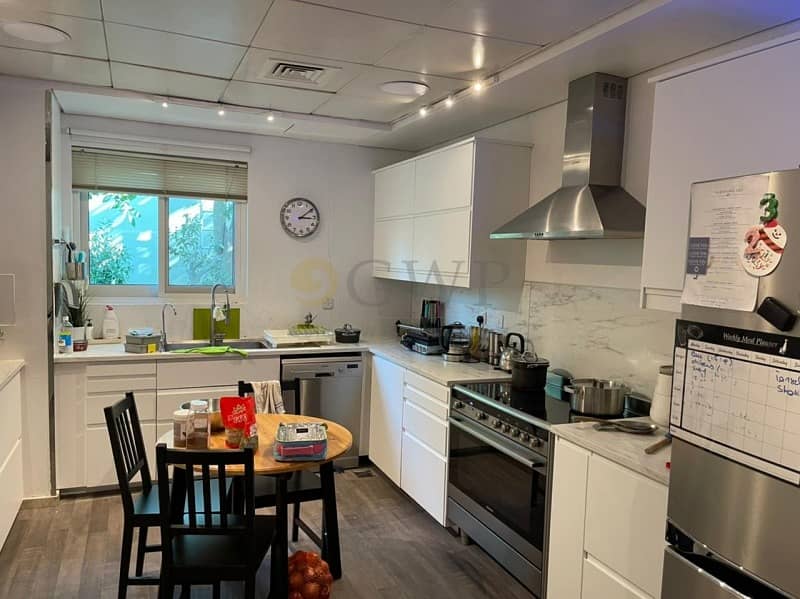 12 Entertainment Foyer|Lake View|4 Bed|Well Maintained