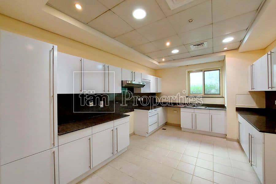 8 Large plot | Garden Hall | Tenanted