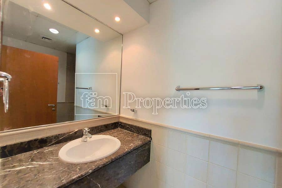10 Large plot | Garden Hall | Tenanted