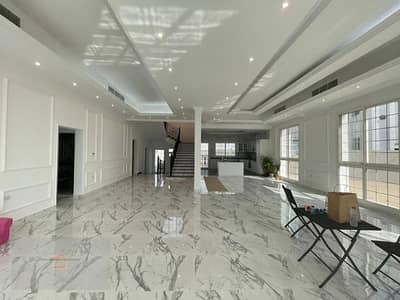4-Bedrooms Villa With Service Block In Khawaneej 2