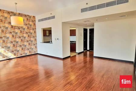 Well Maintained, Lake View, Large and Bright Unit
