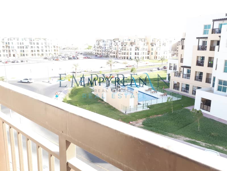 10 Sizable studio in a community lifestyle