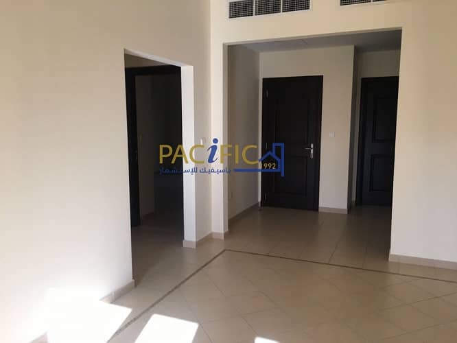 4 Villa with Large Gaden & Outdoor sitting area