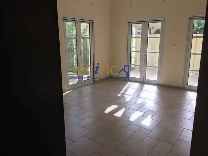 5 Villa with Large Gaden & Outdoor sitting area