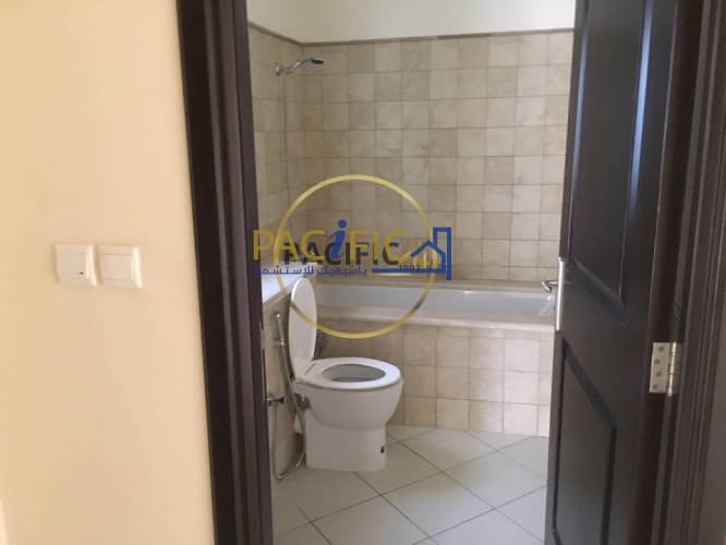 6 Villa with Large Gaden & Outdoor sitting area