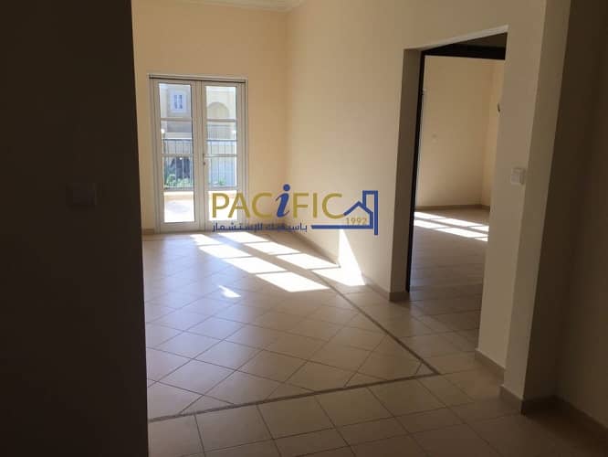 8 Villa with Large Gaden & Outdoor sitting area
