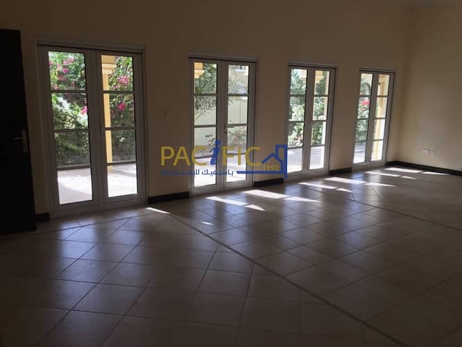 11 Villa with Large Gaden & Outdoor sitting area