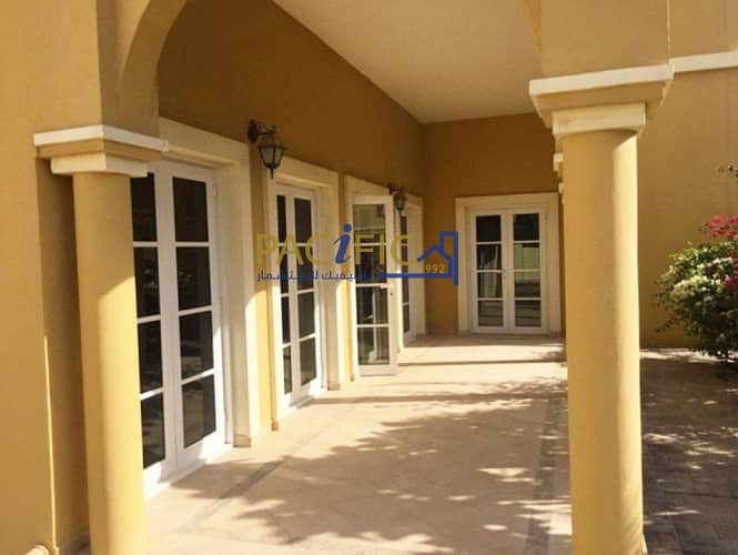12 Villa with Large Gaden & Outdoor sitting area