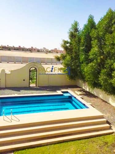 14 Villa with Large Gaden & Outdoor sitting area