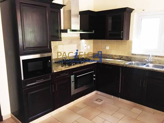 16 Villa with Large Gaden & Outdoor sitting area