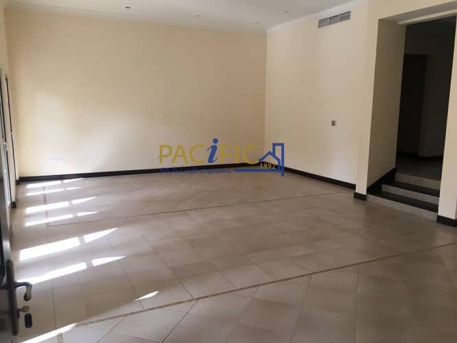 17 Villa with Large Gaden & Outdoor sitting area