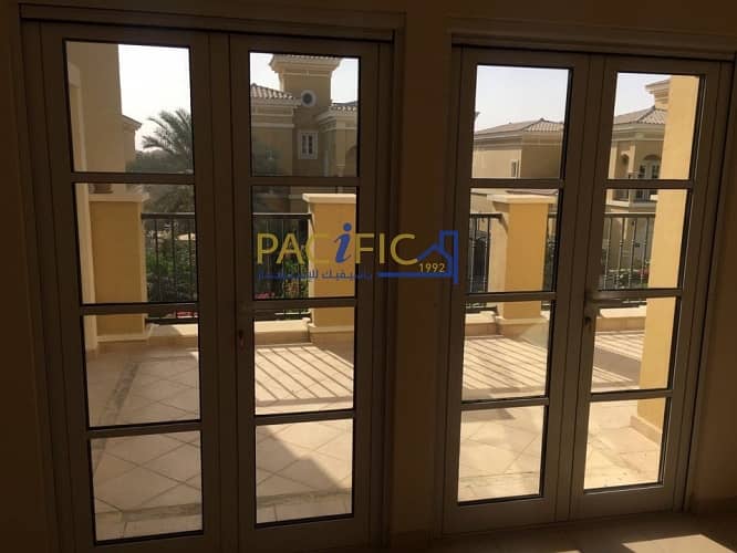 18 Villa with Large Gaden & Outdoor sitting area