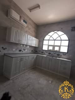 شقة في الشامخة 1 غرفة 30000 درهم - 9625919