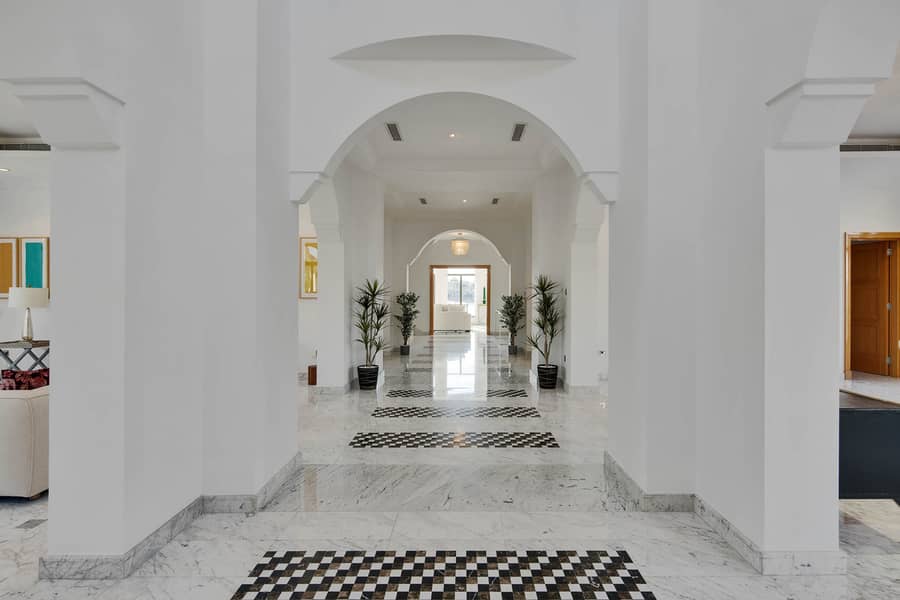 Maison Privee - Fully Upgraded Luxury 5BR Villa w/Dramatic Vw Private Beach, Pool