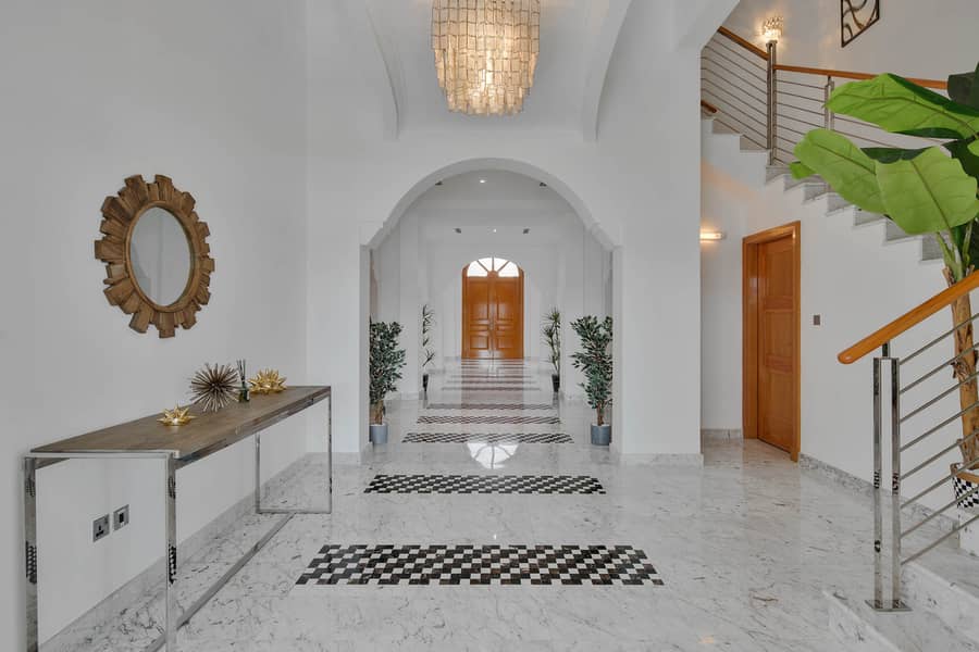 Maison Privee - Fully Upgraded Luxury 5BR Villa w/Dramatic Vw Private Beach, Pool - Image 13