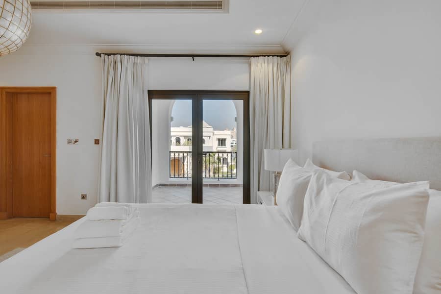 Maison Privee - Fully Upgraded Luxury 5BR Villa w/Dramatic Vw Private Beach, Pool - Image 14