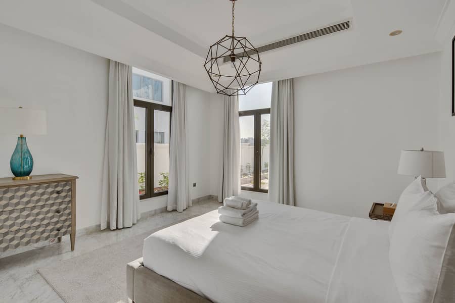 Maison Privee - Fully Upgraded Luxury 5BR Villa w/Dramatic Vw Private Beach, Pool - Image 15