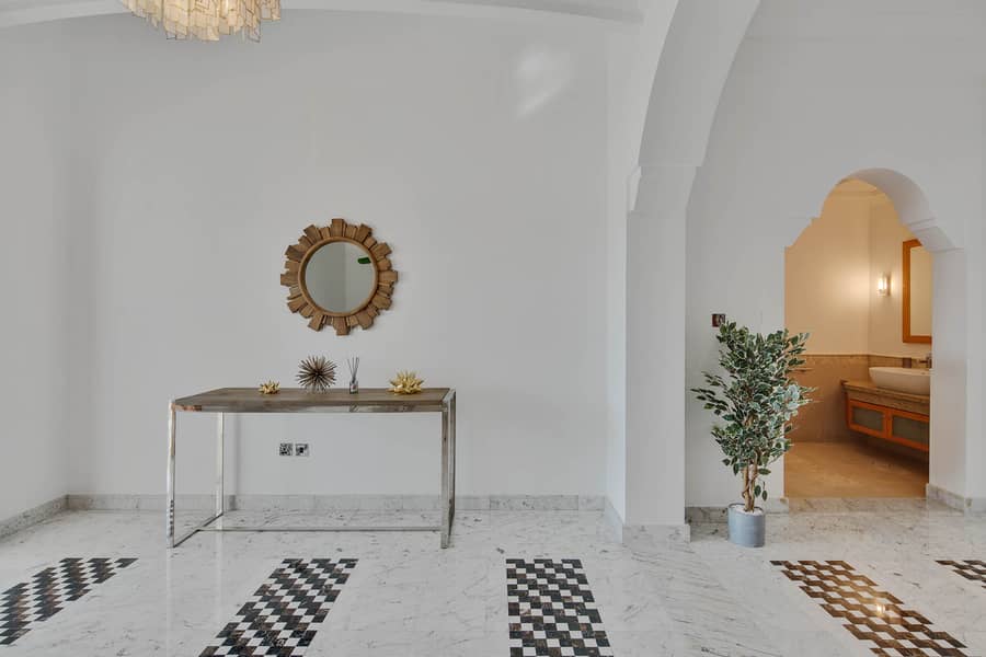 Maison Privee - Fully Upgraded Luxury 5BR Villa w/Dramatic Vw Private Beach, Pool - Image 18