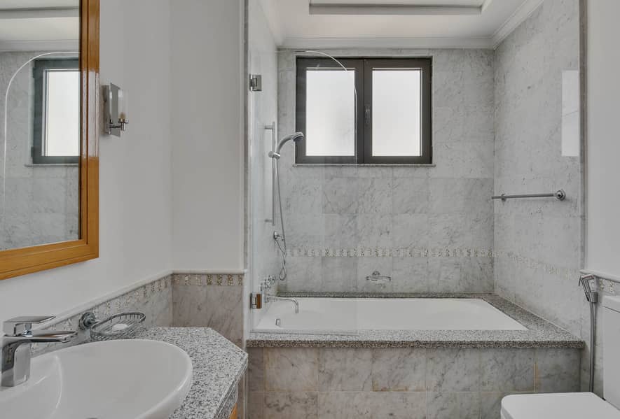 Maison Privee - Fully Upgraded Luxury 5BR Villa w/Dramatic Vw Private Beach, Pool - Image 22