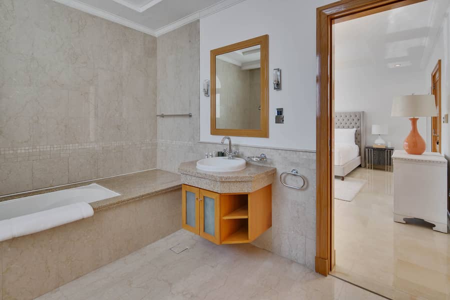 Maison Privee - Fully Upgraded Luxury 5BR Villa w/Dramatic Vw Private Beach, Pool - Image 35