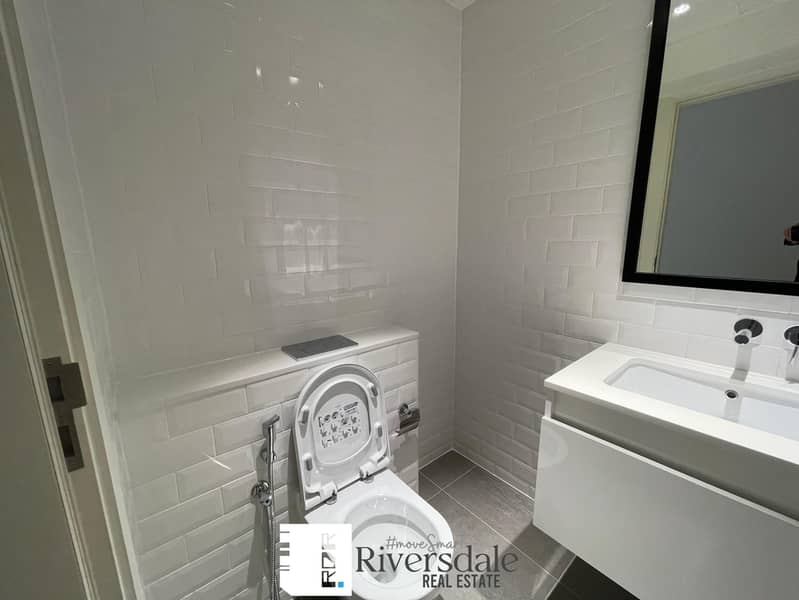 10 46a00cc3-e471-45a1-945d-913e94bed8f8. jpg