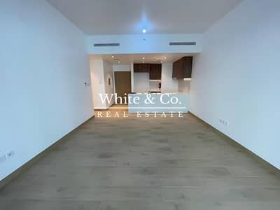 2 Bedroom Flat for Rent in Jumeirah, Dubai - Balcony | Large Layout | Private Beach