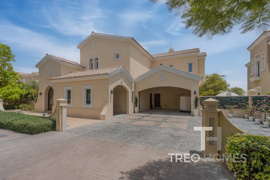 Upgraded | Capacious 6bed mansion | Pool