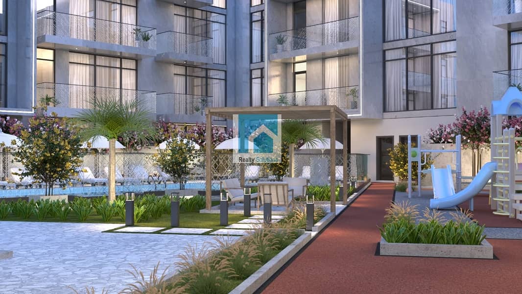 9 Pool view | brand new | close to park